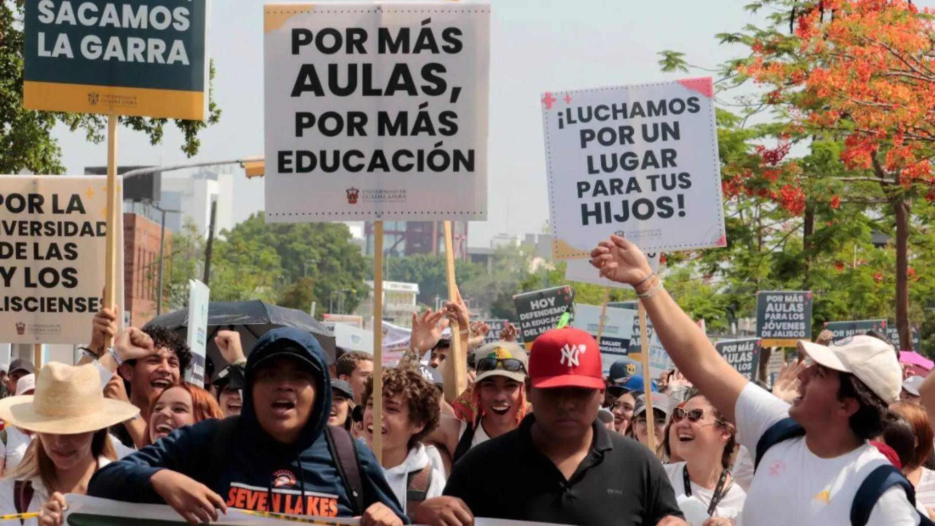 Asistentes Marcha UdeG 5